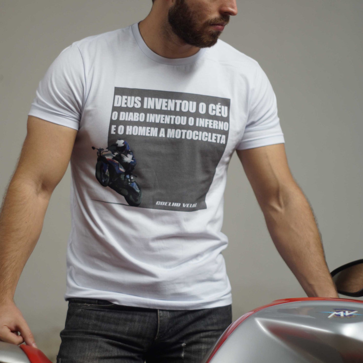 Camiseta Motociclista na Cor Branca Racing Rabbit | Coelho Veloz