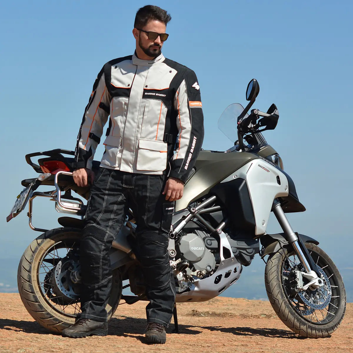 Jaqueta Racing Rabbit Dakar Plus Motociclista com Proteção Interna, Impermeável, Ventilada, Forro Térmico, Bubblejacket, bobojaco, colete, parka, jaqueta para viagem, bege, masculina, Jaqueta Motoqueiro
Jaqueta Motociclista
Jaqueta Moto
Jaqueta para Andar de Moto
Jaqueta Pilotagem de Moto
Jaqueta Impermeável Moto
Jaqueta Prova Agua Moto
Jaqueta Proteção Moto
Jaqueta Ventilada Moto
Jaqueta Verão Moto
Jaqueta Cidade Moto
Jaqueta Viagem Moto
Melhor Jaqueta de Moto
Onde Comprar Jaqueta de Moto
Jaqueta de Moto