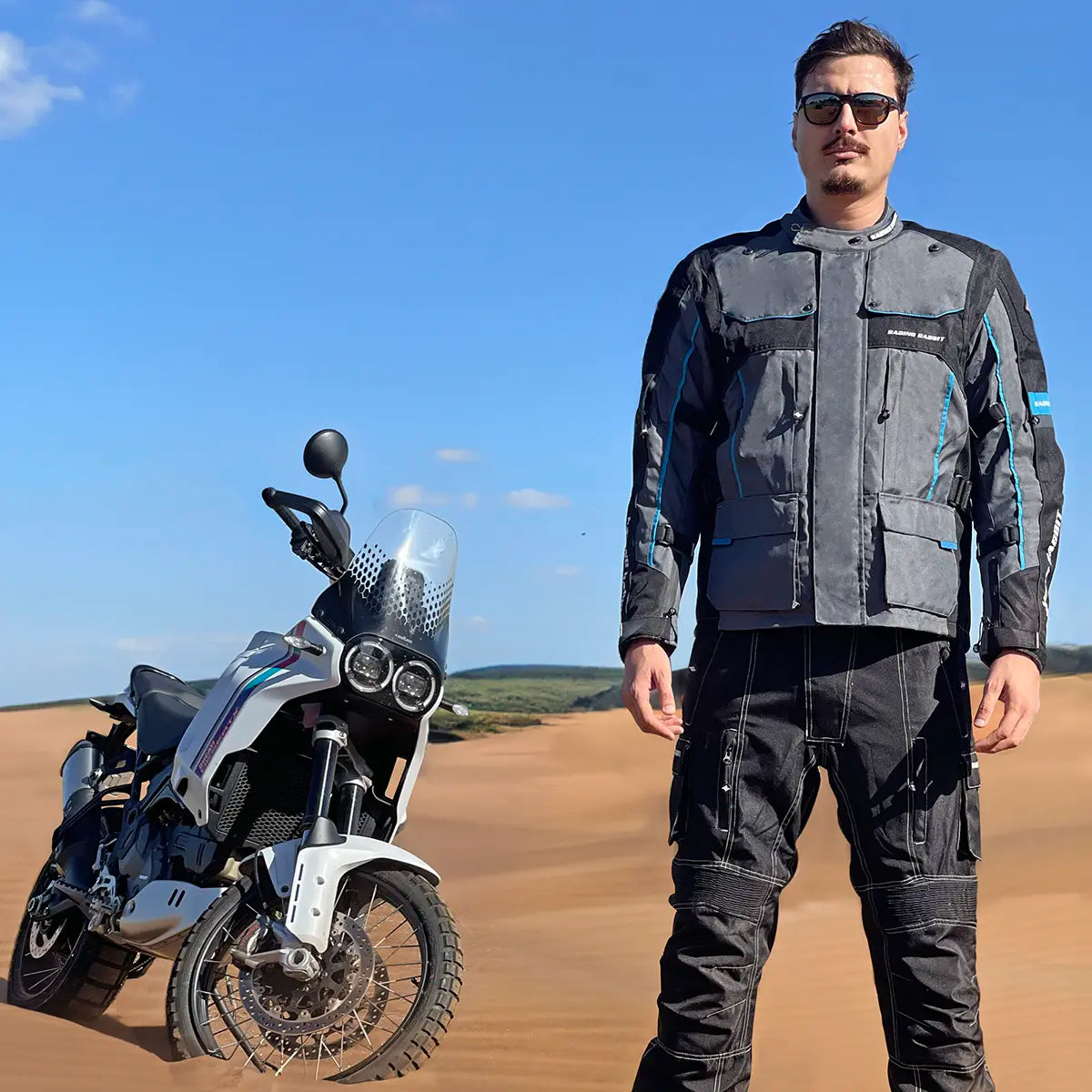 Jaqueta Racing Rabbit Dakar Plus Motociclista com Proteção Interna, Impermeável, Ventilada, Forro Térmico, Bubblejacket, bobojaco, colete, parka, jaqueta para viagem, bege, masculina, Jaqueta Motoqueiro
Jaqueta Motociclista
Jaqueta Moto
Jaqueta para Andar de Moto
Jaqueta Pilotagem de Moto
Jaqueta Impermeável Moto
Jaqueta Prova Agua Moto
Jaqueta Proteção Moto
Jaqueta Ventilada Moto
Jaqueta Verão Moto
Jaqueta Cidade Moto
Jaqueta Viagem Moto
Melhor Jaqueta de Moto
Onde Comprar Jaqueta de Moto
Jaqueta de Moto