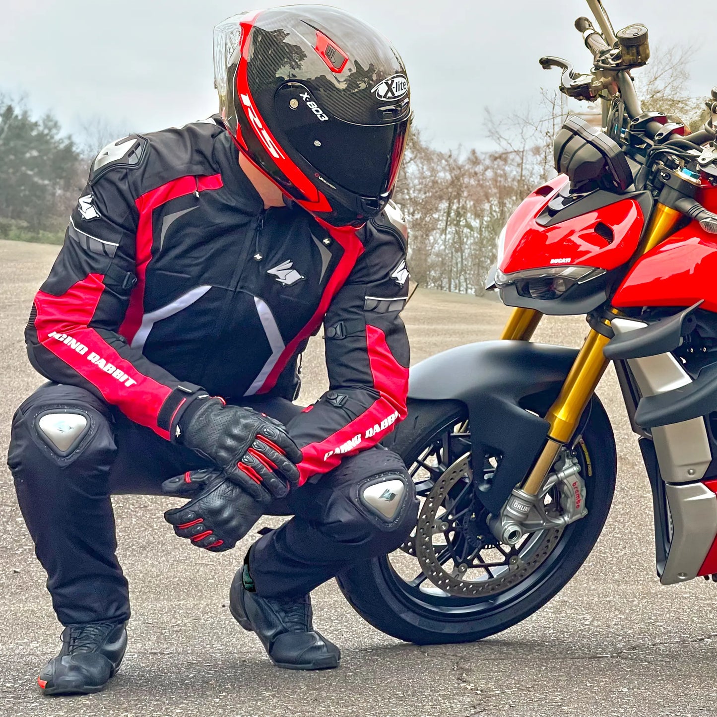 Jaqueta Racing Rabbit Hawker Pro Motociclista com Proteção Interna, Impermeável, Esportiva, cupim, masculina, Vermelha Jaqueta Motoqueiro
Jaqueta Motociclista
Jaqueta Moto
Jaqueta para Andar de Moto
Jaqueta Pilotagem de Moto
Jaqueta Impermeável Moto
Jaqueta Prova Agua Moto
Jaqueta Proteção Moto
Jaqueta Ventilada Moto
Jaqueta Verão Moto
Jaqueta Cidade Moto
Jaqueta Viagem Moto
Melhor Jaqueta de Moto
Onde Comprar Jaqueta de Moto
Jaqueta de Moto Boa
Jaqueta de Moto Importada
Jaqueta de Moto Esportiva
Blusa