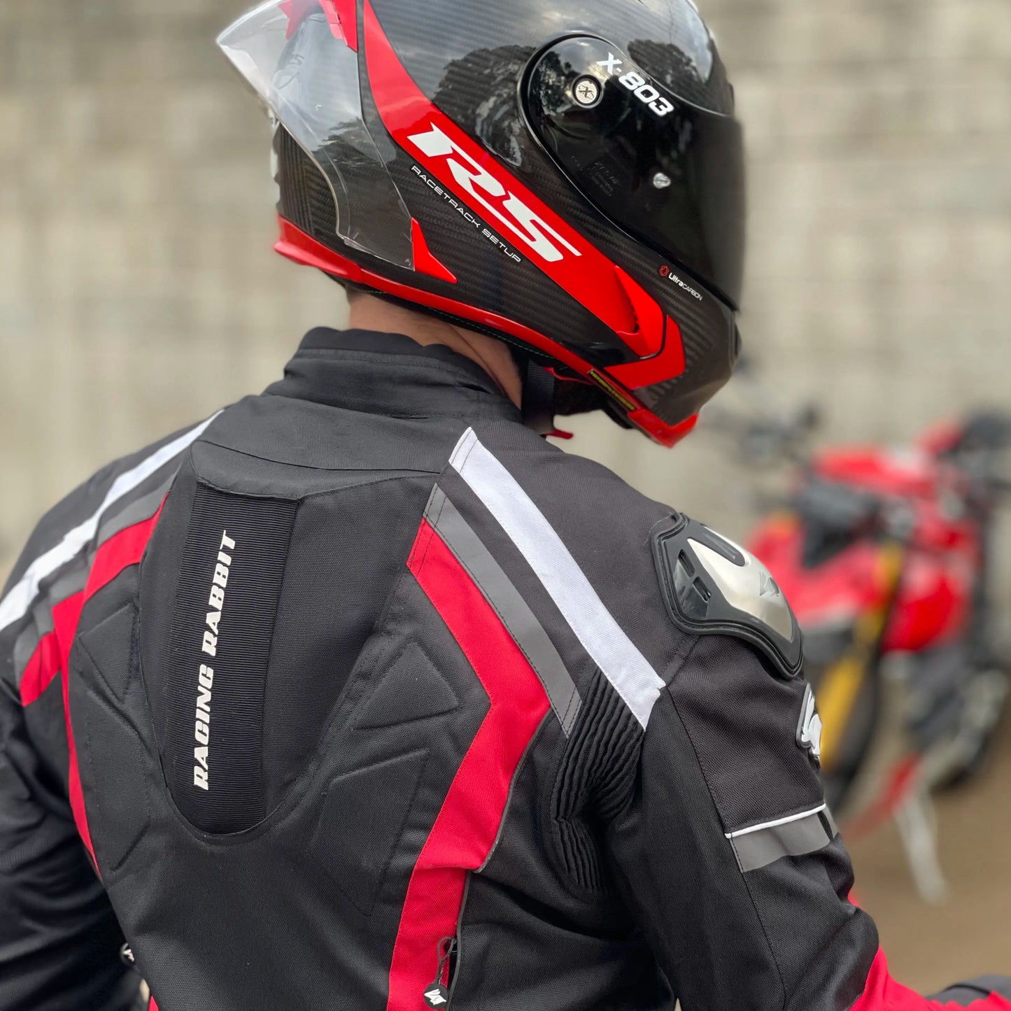 Jaqueta Racing Rabbit Hawker Pro Motociclista com Proteção Interna, Impermeável, Esportiva, cupim, masculina, Vermelha Jaqueta Motoqueiro
Jaqueta Motociclista
Jaqueta Moto
Jaqueta para Andar de Moto
Jaqueta Pilotagem de Moto
Jaqueta Impermeável Moto
Jaqueta Prova Agua Moto
Jaqueta Proteção Moto
Jaqueta Ventilada Moto
Jaqueta Verão Moto
Jaqueta Cidade Moto
Jaqueta Viagem Moto
Melhor Jaqueta de Moto
Onde Comprar Jaqueta de Moto
Jaqueta de Moto Boa
Jaqueta de Moto Importada
Jaqueta de Moto Esportiva
Blusa