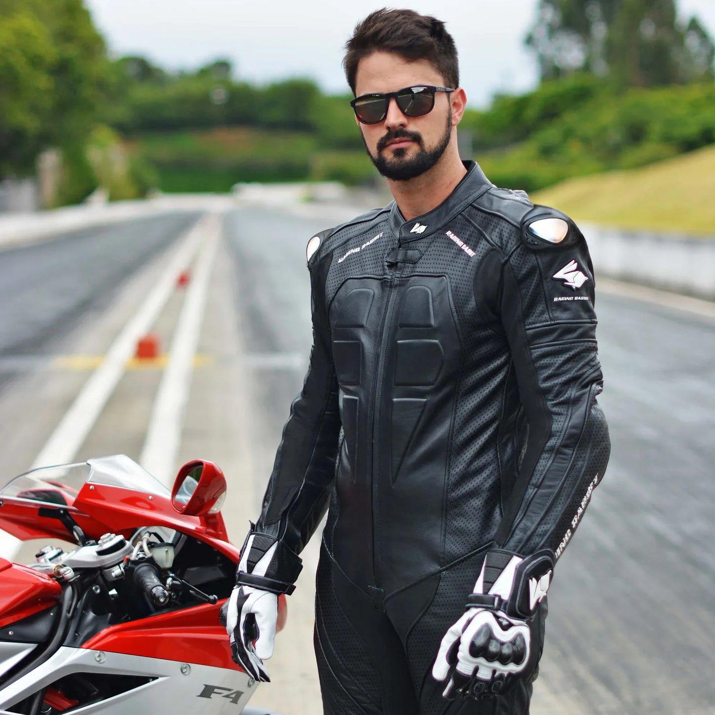 Macacao Motociclista Racing Rabbit TT Pro Esportivo em Couro Ventilado com Proteções Moto Racing Speed 1 peça, cor preto, masculino