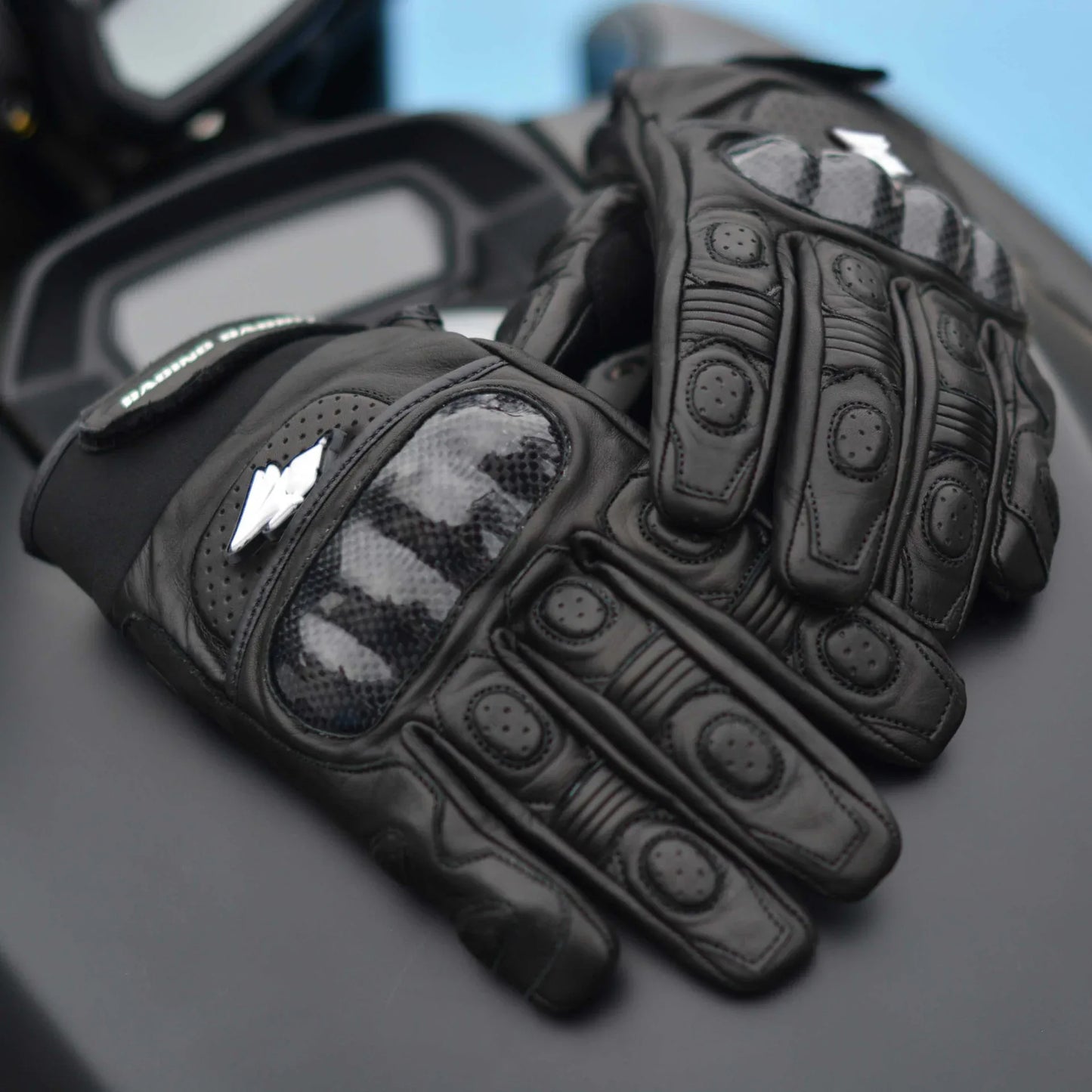 Luva Motociclista Racing Rabbit modelo Rapid, couro, cor preta , ventilada com proteções, masculina.
